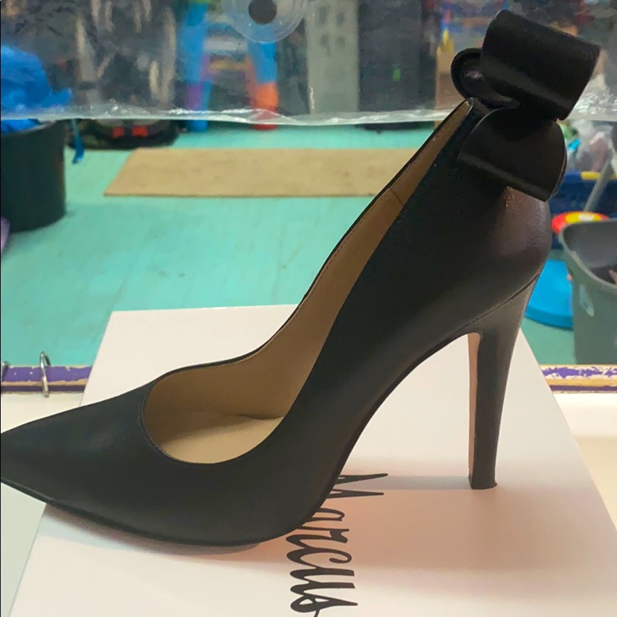 Neimann Marcus Black Leather Shoes